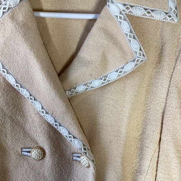 St. John Collection Beige Gold Button Cardigan Jacket Size 10 Elegant Knit - Picture 13 of 16